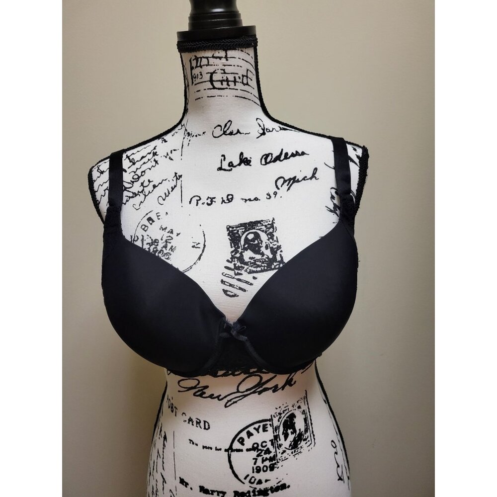 EUC Womens Bra, Size 40D Black Lightly Lined Underwire Back Closure